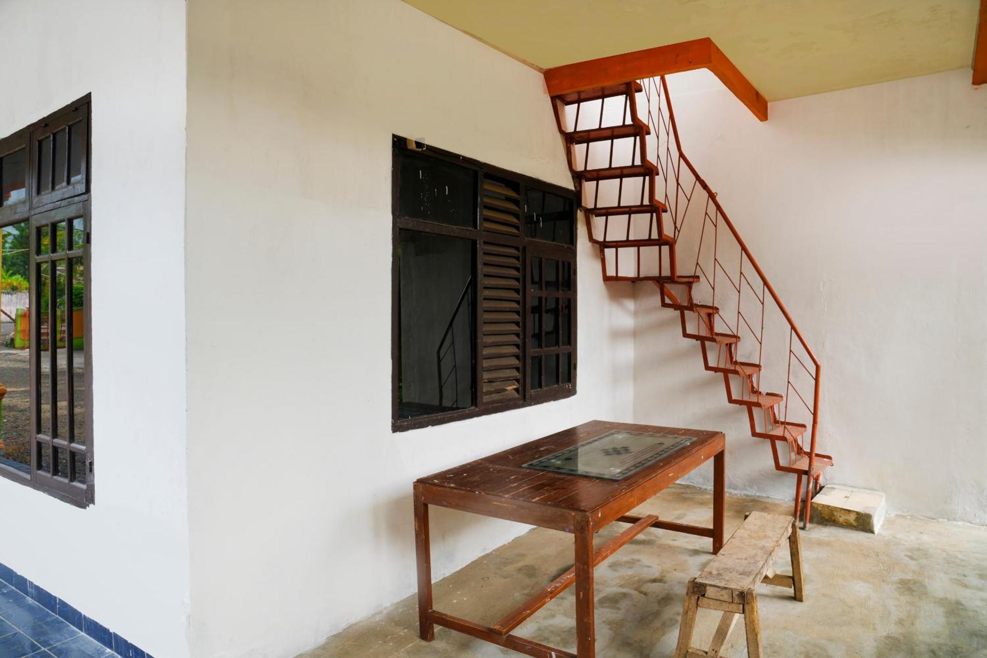 Spot On 92856 Home Stay Syariah Aom Kusman 苏加武眉 外观 照片