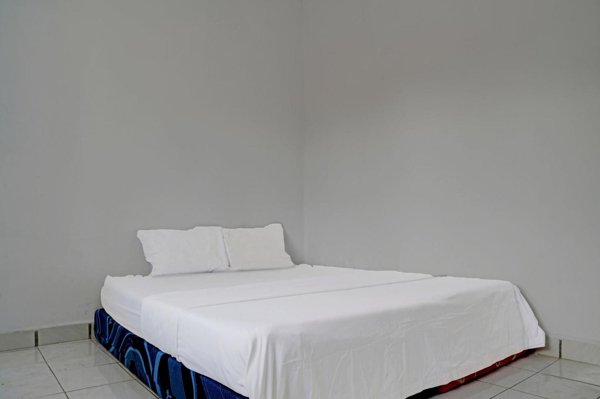 Spot On 92856 Home Stay Syariah Aom Kusman 苏加武眉 外观 照片