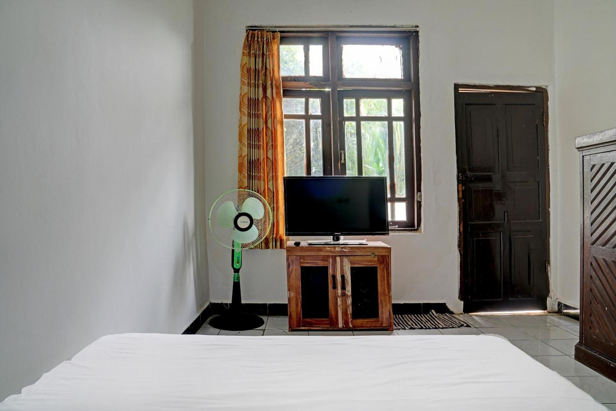 Spot On 92856 Home Stay Syariah Aom Kusman 苏加武眉 外观 照片