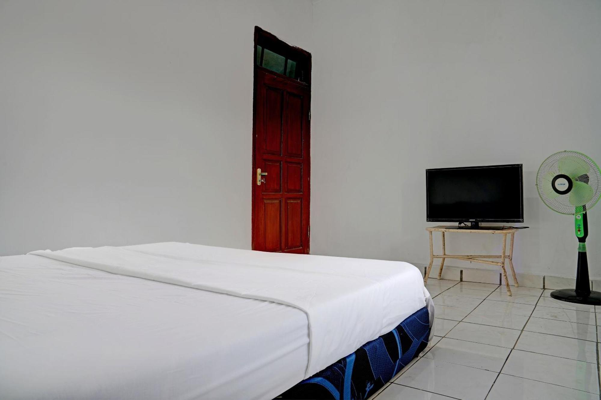 Spot On 92856 Home Stay Syariah Aom Kusman 苏加武眉 外观 照片