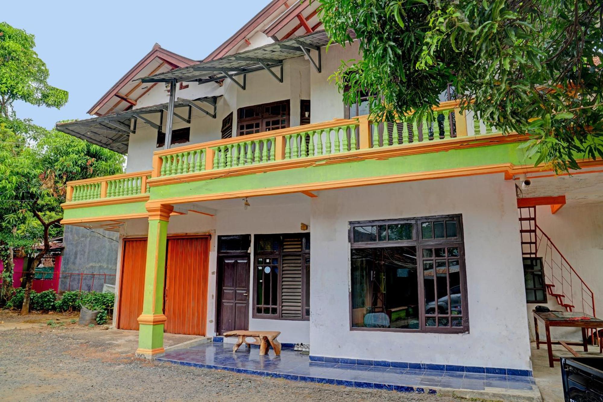 Spot On 92856 Home Stay Syariah Aom Kusman 苏加武眉 外观 照片