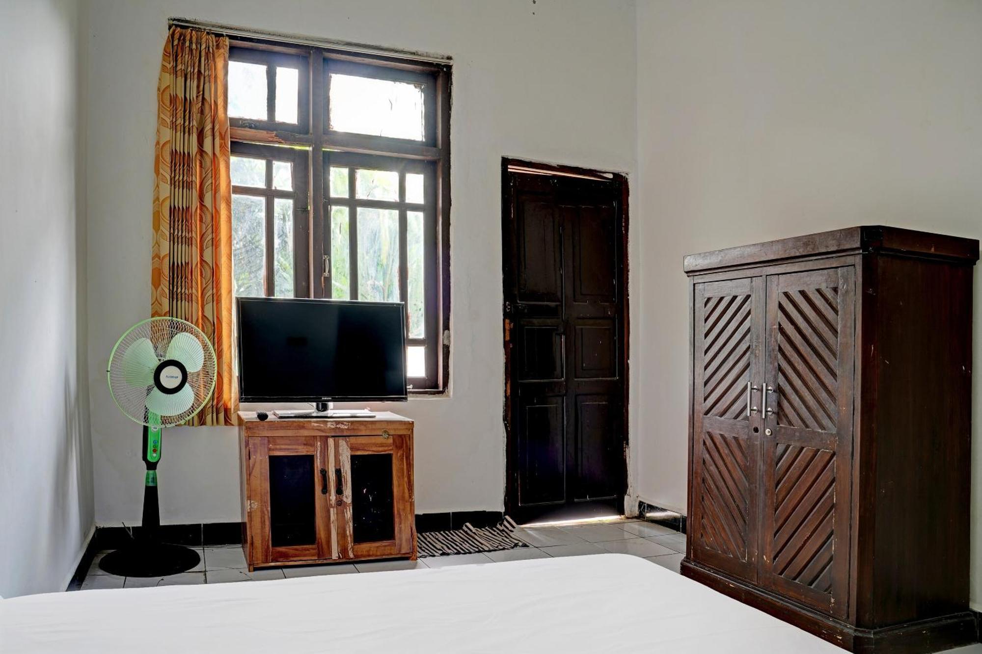 Spot On 92856 Home Stay Syariah Aom Kusman 苏加武眉 外观 照片