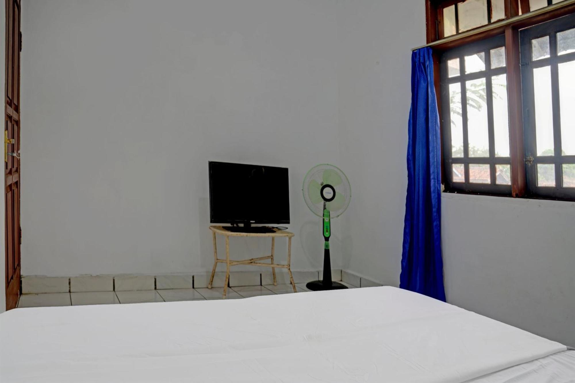 Spot On 92856 Home Stay Syariah Aom Kusman 苏加武眉 外观 照片
