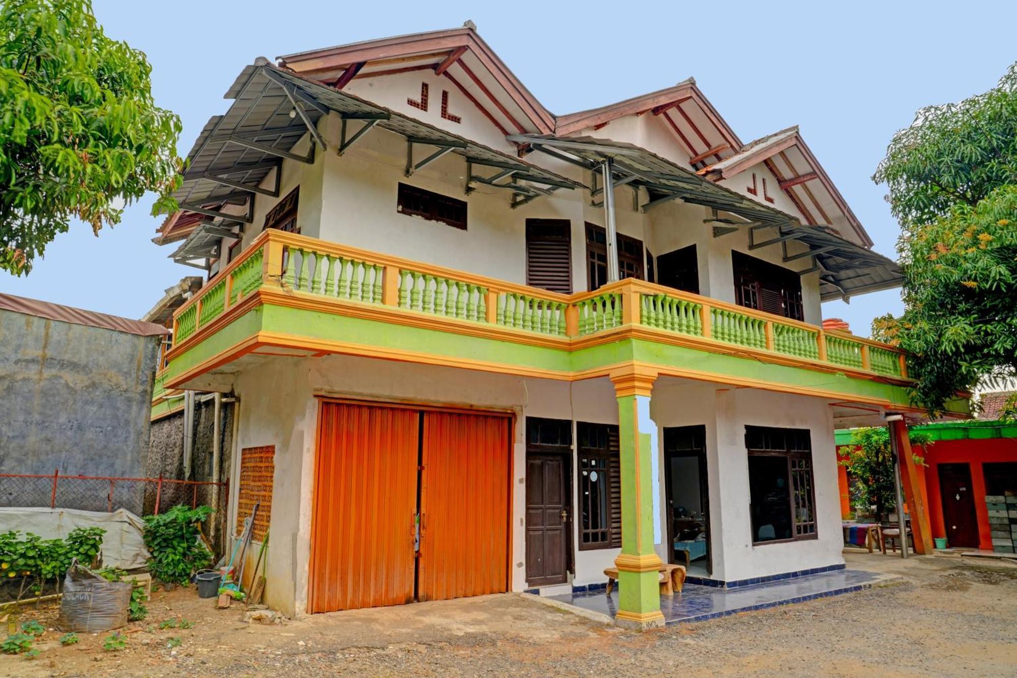 Spot On 92856 Home Stay Syariah Aom Kusman 苏加武眉 外观 照片