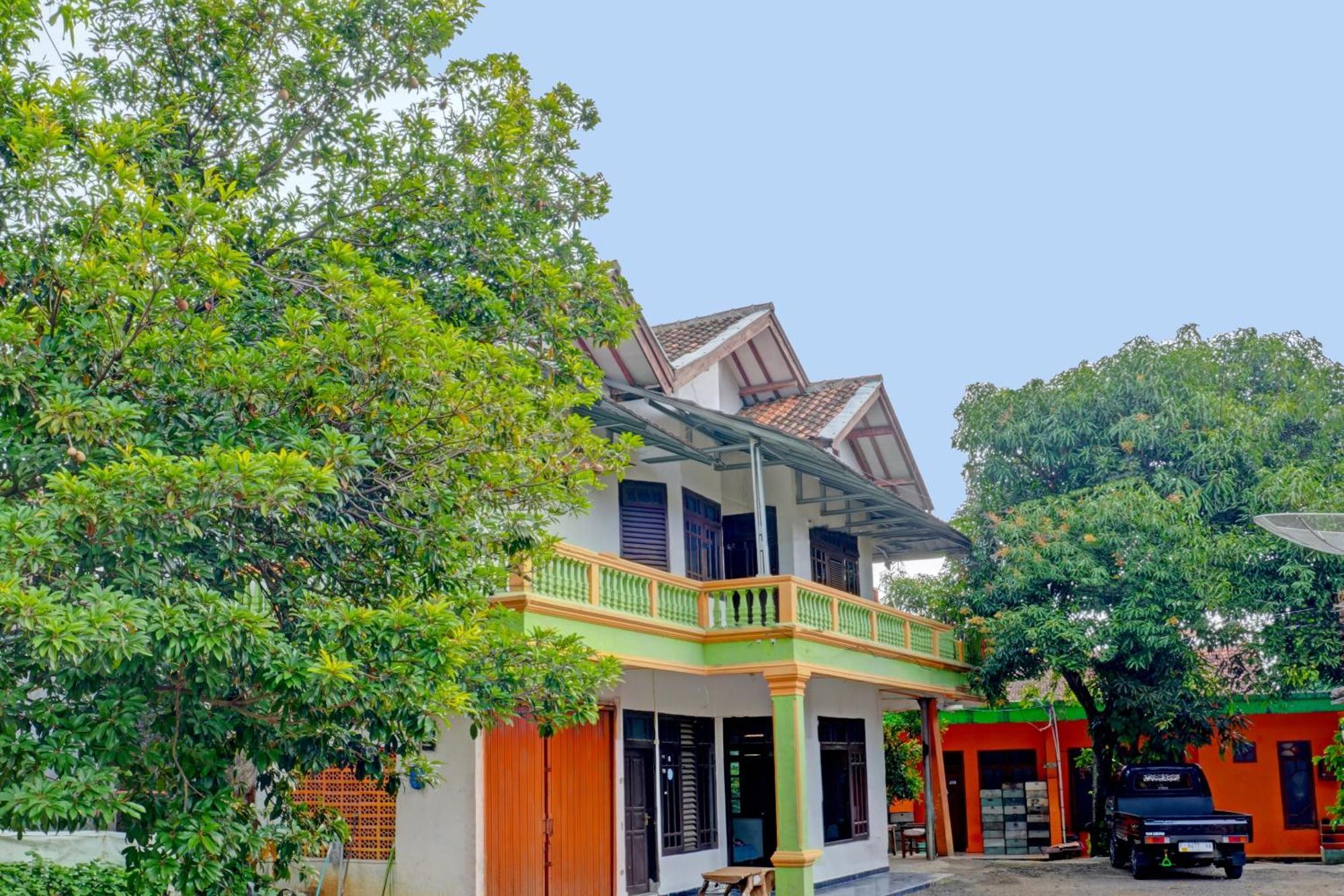 Spot On 92856 Home Stay Syariah Aom Kusman 苏加武眉 外观 照片